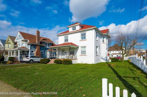 42 Chestnut St, Tinton Falls, NJ 07701