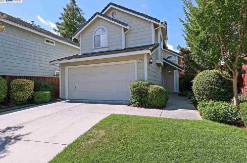 3130 Half Dome Dr, Pleasanton, CA 94566-8701