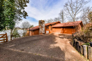 236 Northshore Dr, Greenback, TN 37742-2302