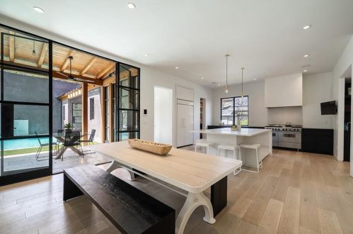 150 Huntington Rd, Atlanta GA  30309-1504 exterior