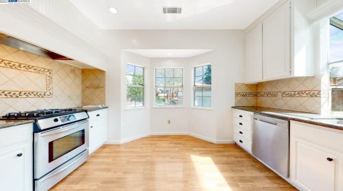 3320 Strawberry Pl, Tracy, CA 95377-6014