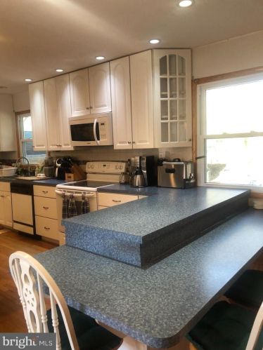 2890 Spg Lk Dr, Davidsonville MD 21035-1230 exterior