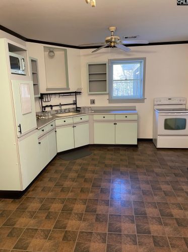131 Rocky Cove Rd, Lexington, SC 29072-9328