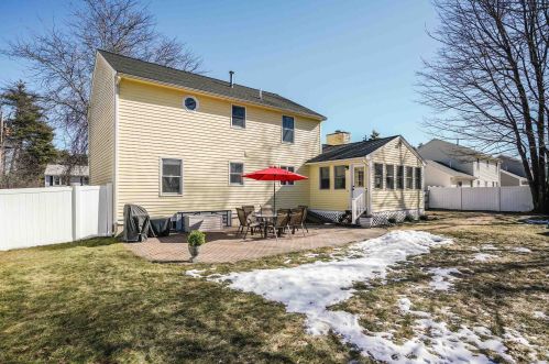 19 Heidi Ln, Nashua, NH 03062-1376