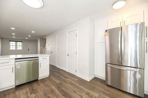 734 Fox Hollow Dr, Hudson NH  03051-4886 exterior