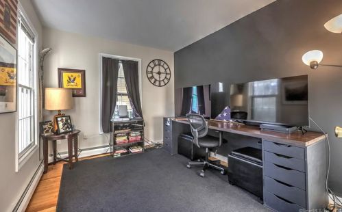 8 Captains Watch, Huntington CT  06484-5914 exterior