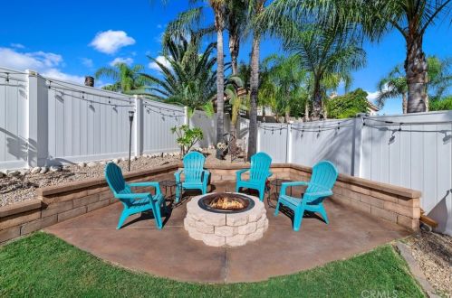 8517 Rosemary Dr, Riverside CA  92508-2921 exterior