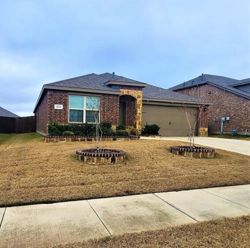 1813 Meadow Crest Dr, Princeton TX  75407-2648 exterior