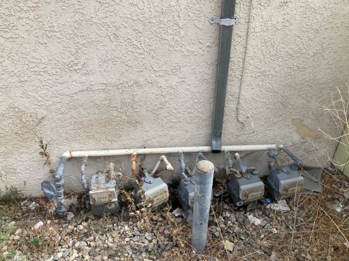 1061 Springfield St, Upland CA 91786-2633 exterior