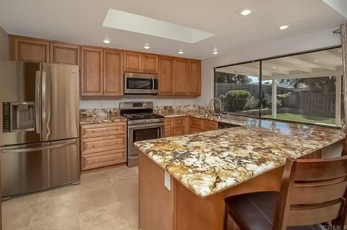 570 Woods Dr, San Marcos, CA 92069-3271