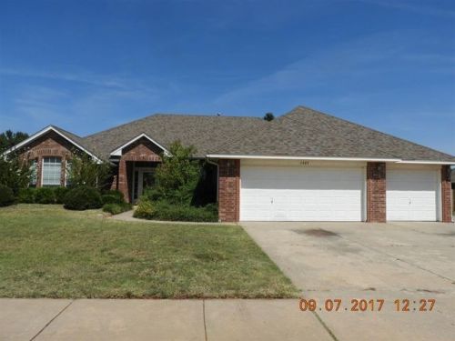 1405 Continental Way, Mustang, OK 73064-2073
