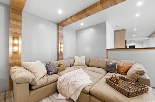 656 750, Woodland Hills UT 84653-5653 exterior