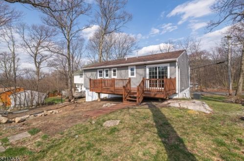 30 Lincoln Trl, Hopatcong NJ  07843-1548 exterior
