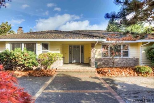 122 Mcclaine St, Silverton, OR 97381-2027