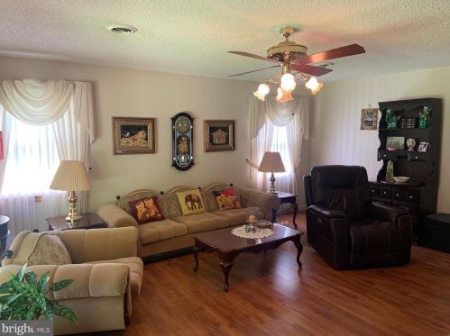 7 Mainbridge Ln, Willingboro, NJ 08046-2103