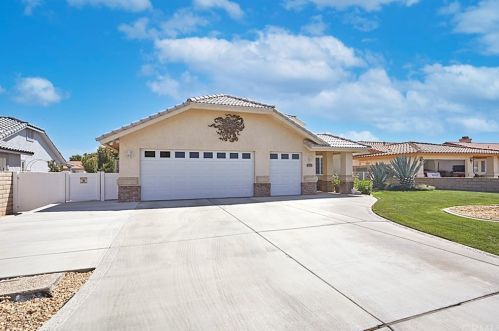 14325 Galleon Ln, Helendale, CA 92342-7778
