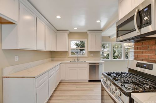 2918 Westridge Rd, Riverside CA  92506-4454 exterior