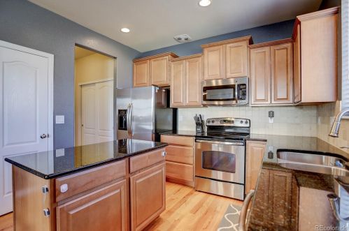 201 Newbern Way, Aurora CO 80016-6124 exterior