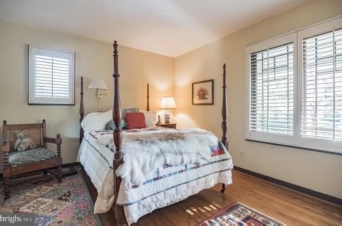 221 Elm Ave, Tavistock NJ 08033-2538 exterior