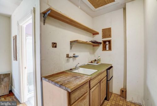 437 44 St, Philadelphia PA 19104-2910 exterior