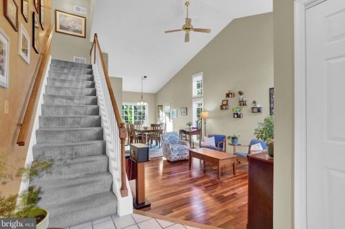 181 Windsor Dr, Ephrata, PA 17522-2652