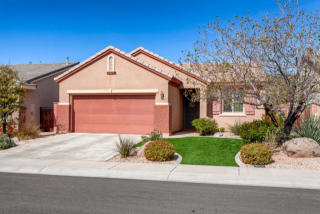 3163 Fourteen Fairway Dr, Washington, UT 84780-2289