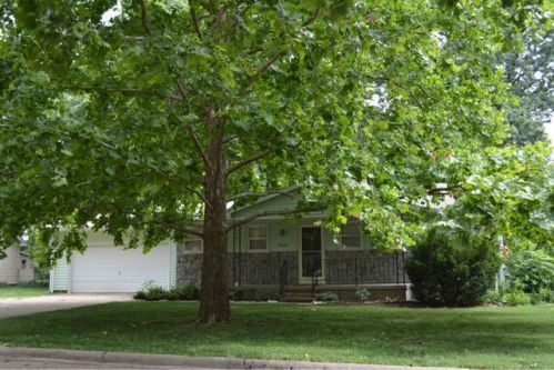 2921 James Ave, Manhattan, KS 66502-2063