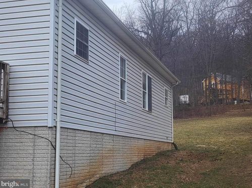 486 Steps To Heaven Rd, Linden, VA 22642-5640