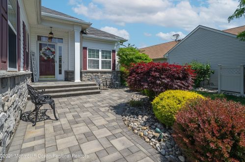 11 Lorenzo Rd, Lakehurst, NJ 08759-6257