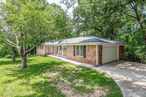 3837 Eagle Woods Cir, Lithonia GA  30038-3925 exterior