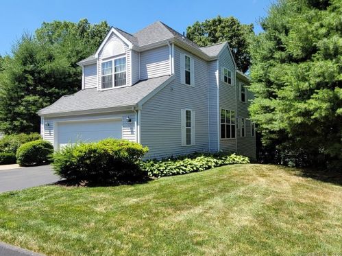 1202 Foxboro Dr, Norwalk, CT 06851-1152