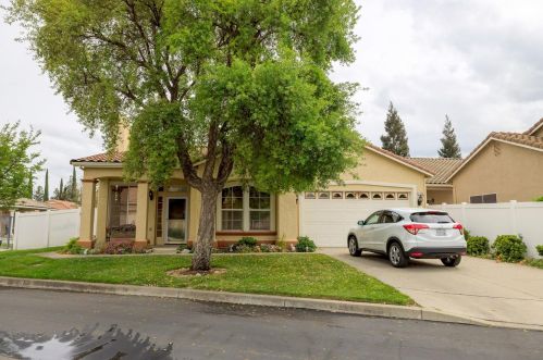 125 Woods Creek Dr, Valley Home, CA 95361-4191
