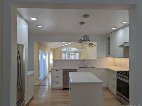 105 Wentworth Dr, Wapping CT  06074-1260 exterior