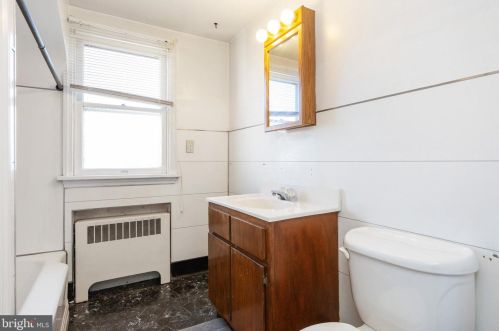 18 Middle St, Hanover PA 17331-3746 exterior