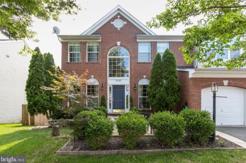 8242 Tenbrook Dr, Gainesville, VA 20155-3848