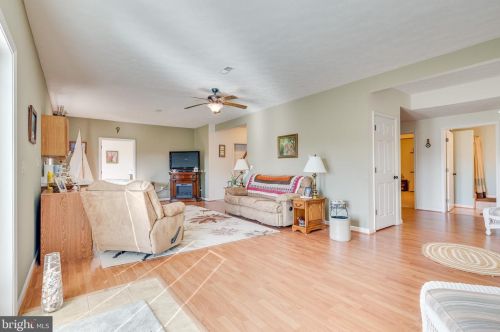 1942 Fairview Dr, Berkeley Springs WV  25411-3219 exterior