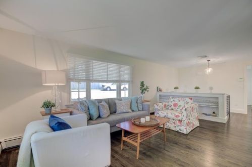 31 Coggeshall Ave, Middletown RI  02840-4078 exterior