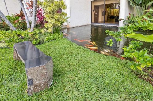 300 Wai Nani Way, Honolulu HI  96815-3961 exterior