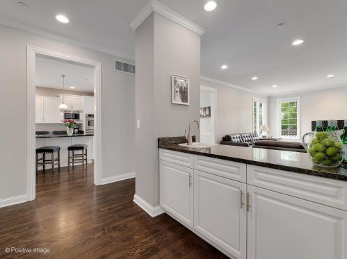 330 55th St, Willowbrook IL  60514-3015 exterior