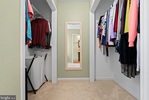 5637 Fort Corloran Dr, Springfield VA  22015-2114 exterior