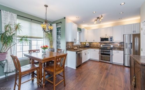 98 Winding Hill Dr, Hackettstown NJ  07840-5671 exterior