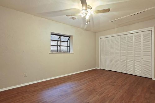 10926 Hummingbird Pl, Conroe TX  77385-9017 exterior