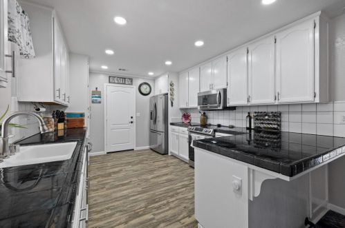 1945 Copper Cove Dr, Copperopolis, CA 95228-9559