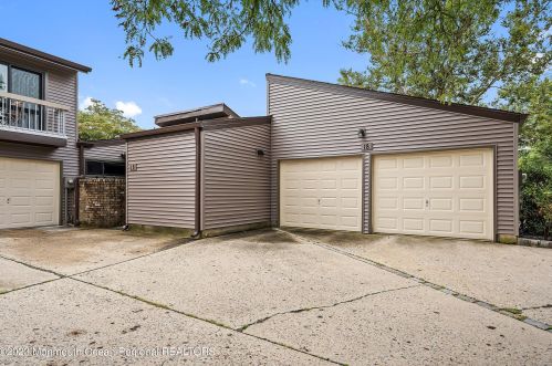 18 Eastport Ct, Tinton Falls, NJ 07701-5402