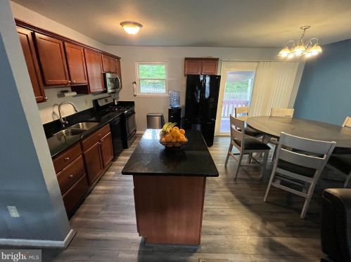 5596 Shannon Ct, Woodbridge, VA 22193-3511
