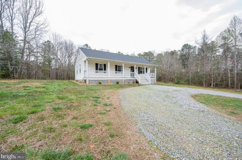 181 Whispering Pine Ln, Bumpass, VA 23024-2825