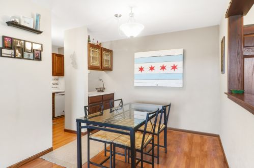 805 Grove Dr, Buffalo Grove, IL 60089-4051