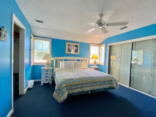 5 Ocean Park Ct, Isle Of Palms SC  29451-2244 exterior