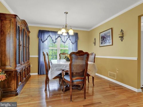 6 Meade Dr, Carlisle PA  17013-8124 exterior