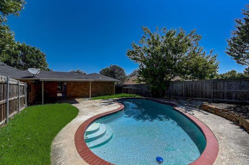 1629 Merrimac Trl, Garland TX  75043-1319 exterior